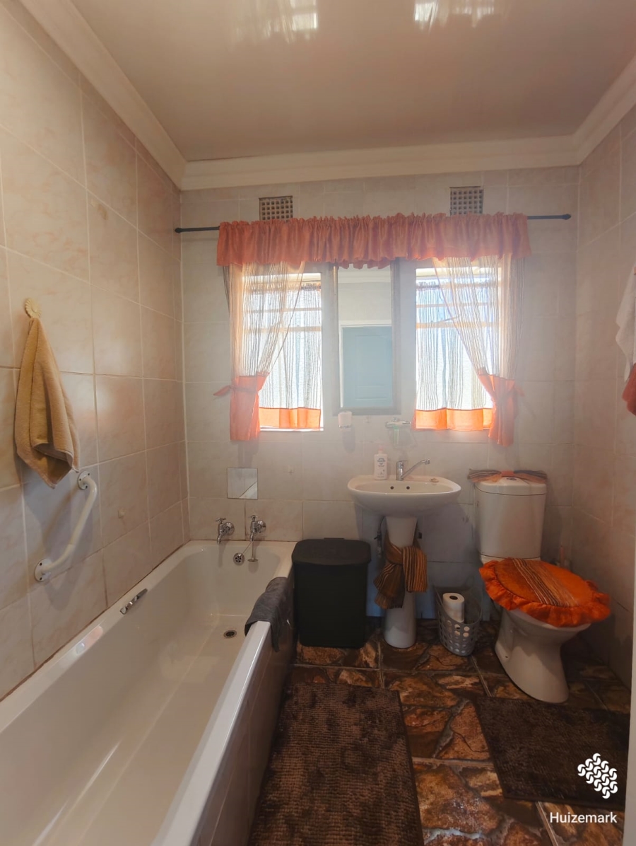 4 Bedroom Property for Sale in Roodia Free State